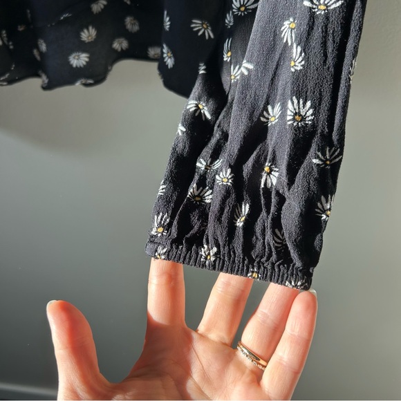 Aritzia Wilfred Daisy Button Up Blouse Size Medium - Picture 5 of 10